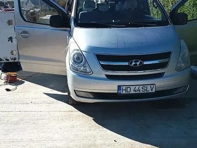 Gri Utilizat 2010 Hyundai H-1 Monovolum | 10.500 EUR (Scump)