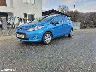 Second-hand Ford Fiesta Trend 95 CP (69 kW) 2011 Culoarealbastru Hatchback
