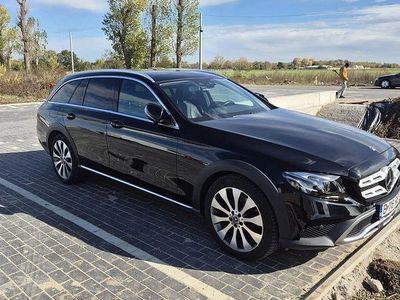 Culoarenegru Utilizat 2019 Mercedes E220 Break | 29.900 EUR (Puțin scump)