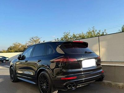 Second-hand Porsche Cayenne 440 CP (323 kW) 2016 Culoarenegru SUV