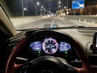 Second-hand Mazda 3 149 CP (109 kW) 2014 Culoarealbastru Berlinǎ