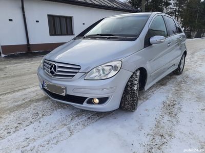 Mercedes B200