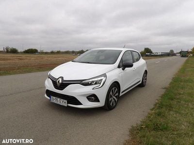Second-hand Renault Clio V 143 CP (105 kW) 2022 Culoarealb Hatchback