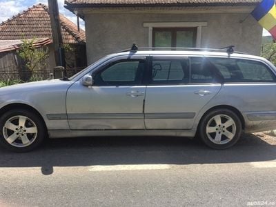 Mercedes E220