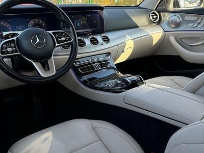 Culoarenegru Utilizat 2020 Mercedes E200 Berlinǎ | 34.000 EUR (Scump)