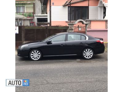 Second-hand Renault Latitude Initiale Paris 173 CP (127 kW) 2011 Negru Berlinǎ