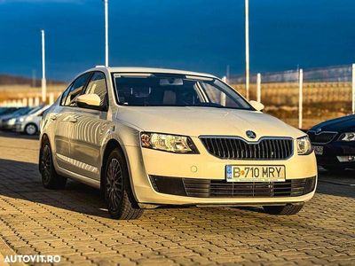 Second-hand Skoda Octavia Ambition 105 CP (77 kW) 2014 Culoarealb Hatchback
