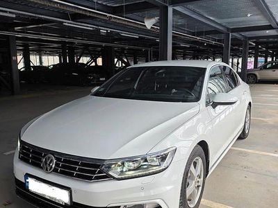 Second-hand VW Passat Executive 190 CP (139 kW) 2016 Culoarealb Berlinǎ
