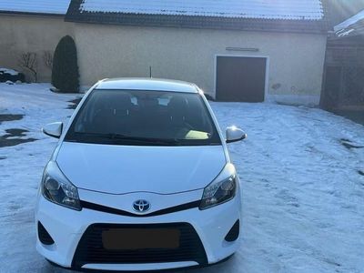 Alb Second-hand 2013 Toyota Yaris Hybrid Hatchback | 9.900 EUR