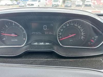 Alb Utilizat 2014 Peugeot 208 Hatchback | 3.990 EUR (Puțin scump)