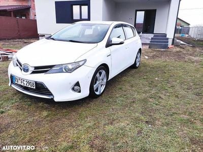 Culoarealb Second-hand 2014 Toyota Auris Hybrid Hatchback | 9.299 EUR (Super Preț)