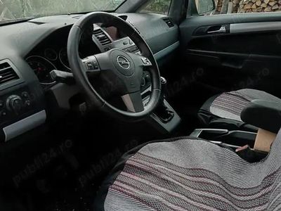 Utilizat 2006 Opel Zafira Monovolum | 2.300 EUR (Puțin scump)