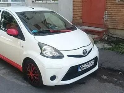 Alb Utilizat 2012 Toyota Aygo Hatchback | 3.200 EUR
