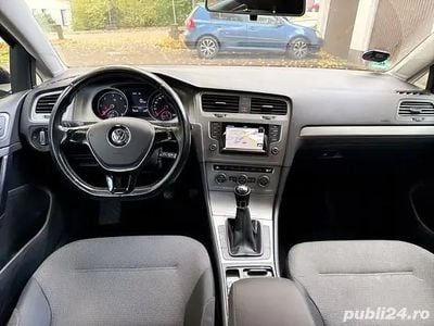 Alb Utilizat 2015 VW Golf VII Hatchback | 8.200 EUR (Preț bun)