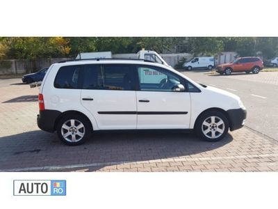 Second-hand VW Touran 103 CP (75 kW) 2005 Alb Monovolum