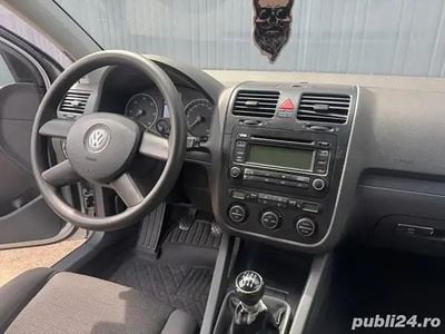 Gri Utilizat 2005 VW Golf V Hatchback | 2.250 EUR (Preț OK)