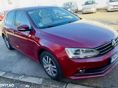 Second-hand VW Jetta Comfortline 105 CP (77 kW) 2017 Culoarerosu Berlinǎ