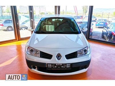 Alb Utilizat 2006 Renault Mégane II Berlinǎ | 2.750 EUR (Scump)