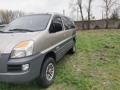 Utilizat 2006 Hyundai H-1 Monovolum | 7.999 EUR