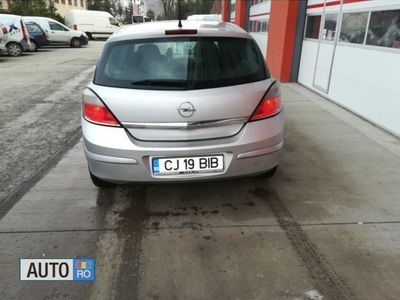 Second-hand Opel Astra 101 CP (74 kW) 2004 Argintiu Hatchback