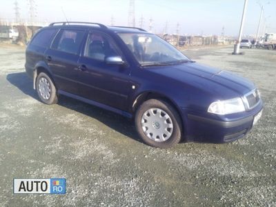 Albastru Utilizat 2005 Skoda Octavia Break | 2.900 EUR (Puțin scump)