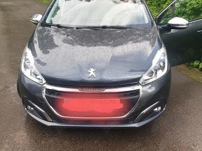 Utilizat 2017 Peugeot 208 Hatchback | 8.900 EUR (Scump)
