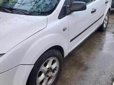 Alb Utilizat 2005 Ford Focus Hatchback | 1.280 EUR (Preț OK)