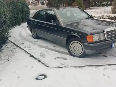 Second-hand Mercedes 190 122 CP (89 kW) 1992 Berlinǎ