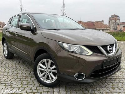 Culoaremaro Utilizat 2015 Nissan Qashqai N-Connecta SUV | 9.999 EUR (Preț OK)