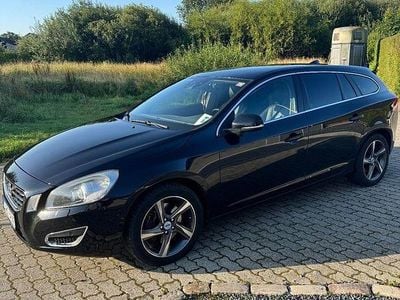 Culoarenegru Utilizat 2011 Volvo V60 Summum Break | 8.450 EUR (Puțin scump)