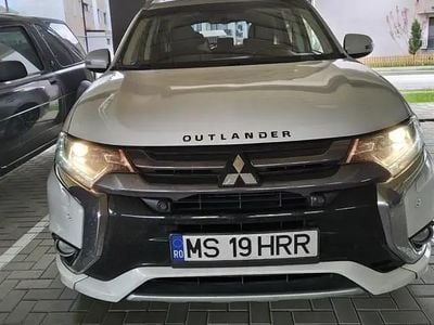 Second-hand Mitsubishi Outlander P-HEV 210 CP (154 kW) 2015 Alb SUV