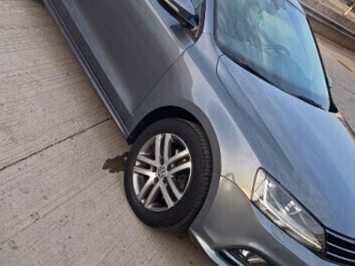 Gri Utilizat 2017 VW Jetta Berlinǎ | 10.900 EUR (Puțin scump)