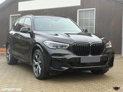 Culoarenegru Second-hand 2022 BMW X5 Comfort Edition SUV | 65.980 EUR