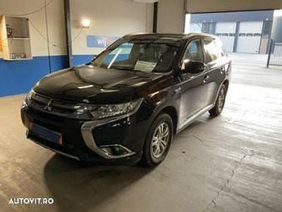 Culoarenegru Utilizat 2016 Mitsubishi Outlander P-HEV Plus SUV | 9.390 EUR (Preț bun)