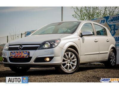 Argintiu Utilizat 2004 Opel Astra Hatchback | 3.950 EUR