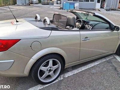 Second-hand Renault Mégane Cabriolet Dynamique 130 CP (95 kW) 2005 Culoarebej Cabrio