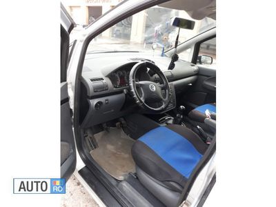 Argintiu Utilizat 2002 VW Sharan Monovolum | 3.900 EUR (Scump)