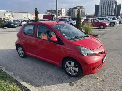 Rosu Utilizat 2006 Toyota Aygo Hatchback | 2.650 EUR
