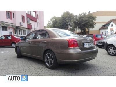 Second-hand Toyota Avensis 110 CP (80 kW) 2005 Maro Berlinǎ