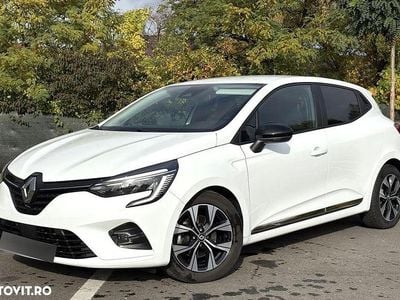 Second-hand Renault Clio V Techno 145 CP (106 kW) 2022 Culoarealb