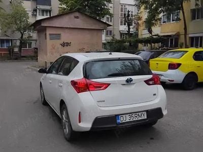 Toyota Auris Hybrid
