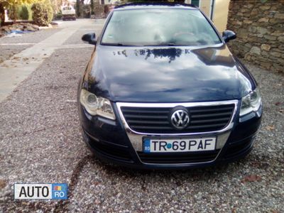 Second-hand VW Passat 103 CP (75 kW) 2005 Albastru Berlinǎ
