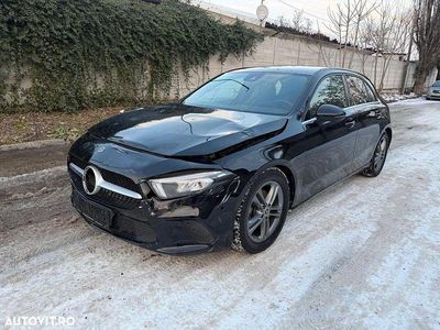 Culoarenegru Utilizat 2018 Mercedes A180 Hatchback | 10.900 EUR