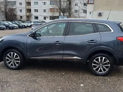 Gri Second-hand 2015 Renault Kadjar SUV | 9.900 EUR (Puțin scump)