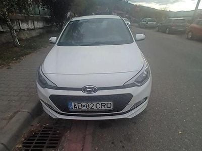 Culoarealb Utilizat 2017 Hyundai i20 Hatchback | 4.500 EUR (Super Preț)