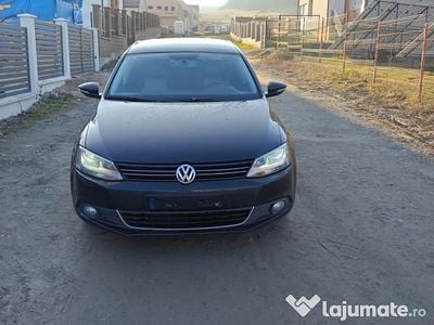 Second-hand VW Jetta 140 CP (102 kW) 2014 Negru Berlinǎ