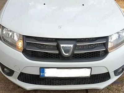 Second-hand Dacia Logan Lauréate 75 CP (55 kW) 2015 Alb Berlinǎ