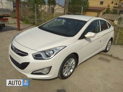 Alb Utilizat 2013 Hyundai i40 Berlinǎ | 15.500 EUR