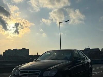 Utilizat 2006 Mercedes 200 Berlinǎ | 2.600 EUR