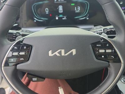 Culoarealb Utilizat 2025 Kia Niro Comfort SUV | 30.000 EUR